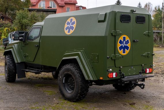 В Украину приехала уникальная бронированная "скорая" за 9,5 млн: как она выглядит